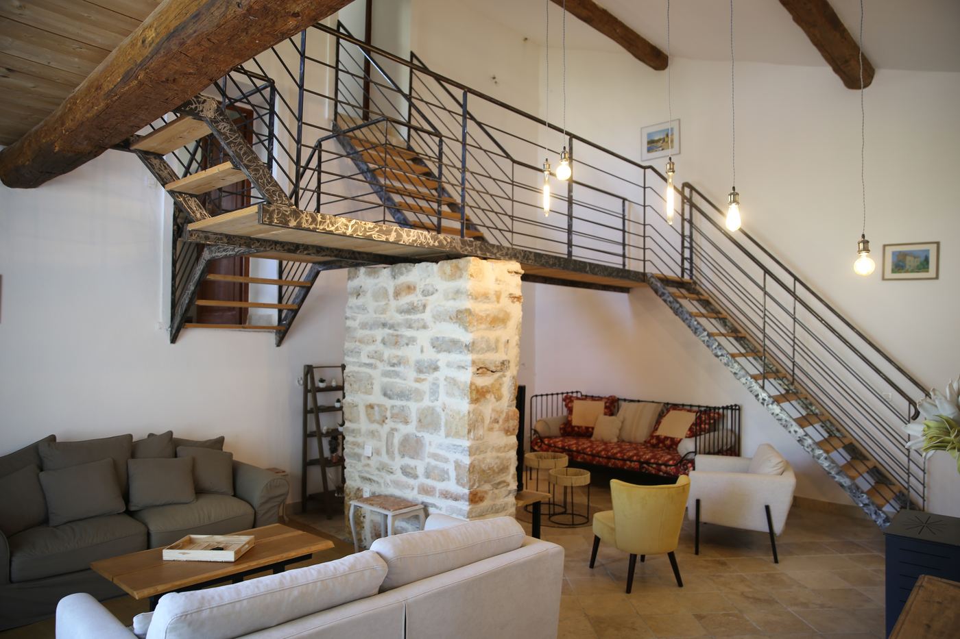 Grand salon avec mezzanine